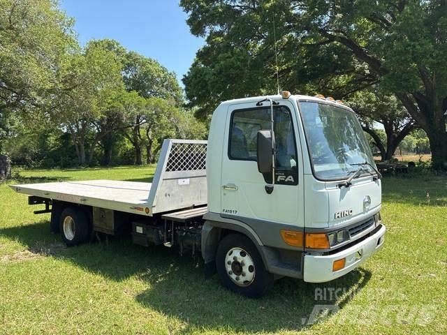 Hino FA1517 Evakuators ar manipulatoru