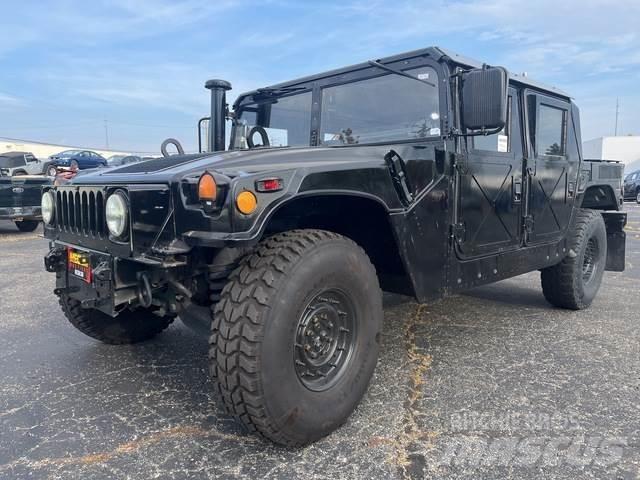 Hummer M11 Vieglais kravas automobilis/izkraušana no sāniem