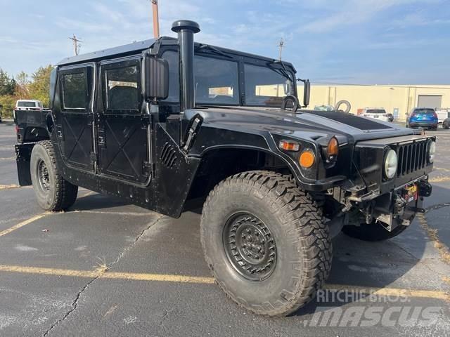 Hummer M11 Vieglais kravas automobilis/izkraušana no sāniem