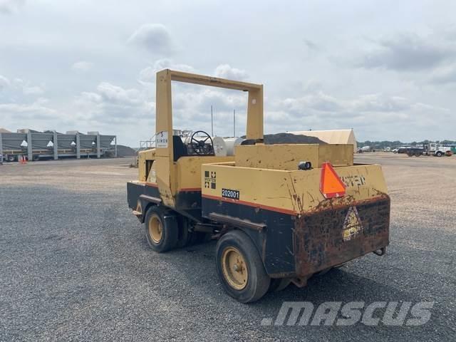 Hyster 530A Pneimatiskie veltņi