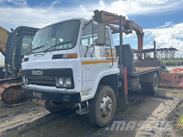 Isuzu  Smagās mašīnas ar celtni