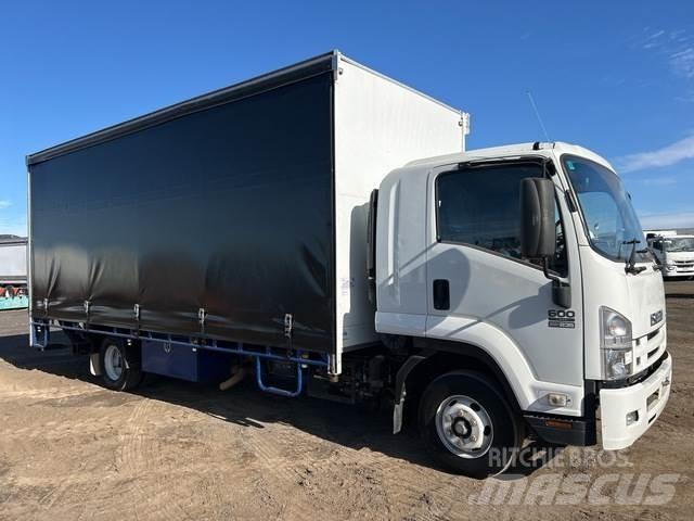 Isuzu FRR 600 Tents