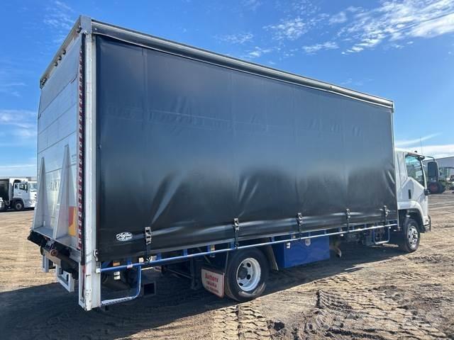 Isuzu FRR 600 Tents