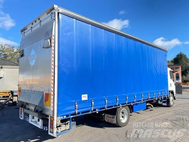Isuzu FSD 850 Tents