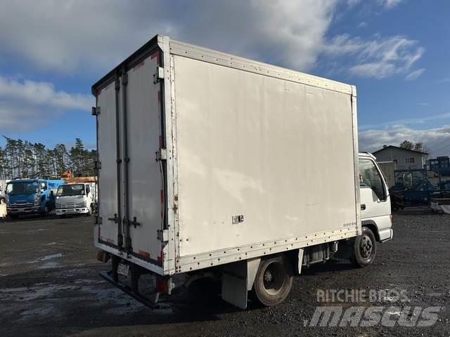 Isuzu NKR300s Būvniecība- Citi