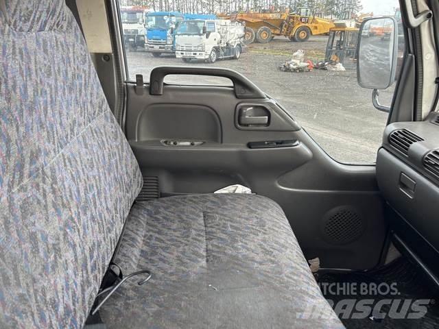 Isuzu NKR300s Būvniecība- Citi