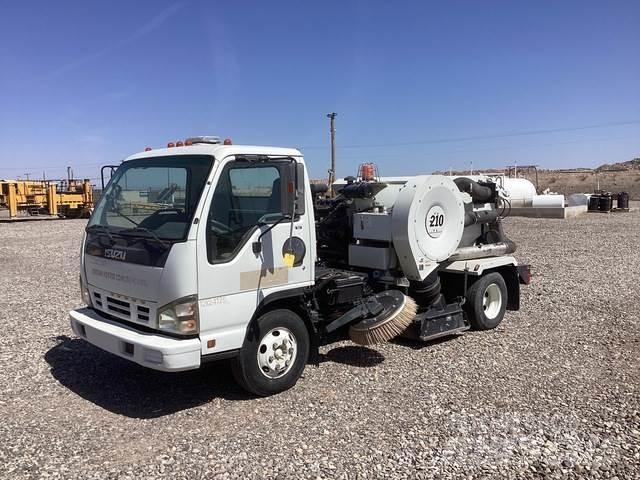 Isuzu NPR Ielu tīrāmās mašīnas