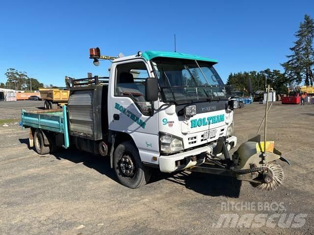 Isuzu NPR 450L Ielu tīrāmās mašīnas
