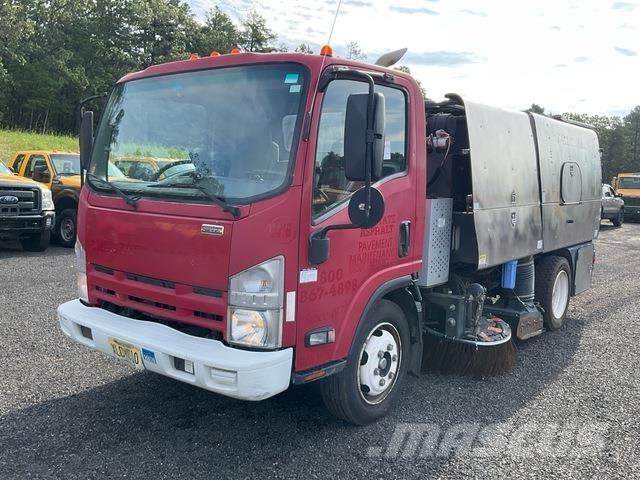 Isuzu NRR Ielu tīrāmās mašīnas