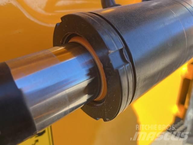 JCB 3DX Ekskavatori-iekrāvēji