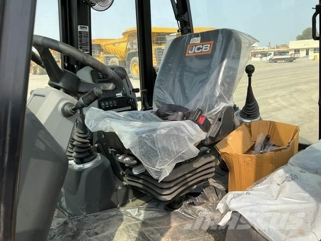 JCB 3DX Ekskavatori-iekrāvēji