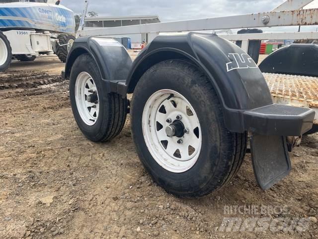 JLG  Auto pārvadāšanas treileri