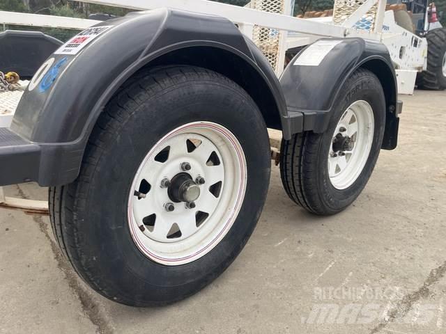 JLG  Auto pārvadāšanas treileri