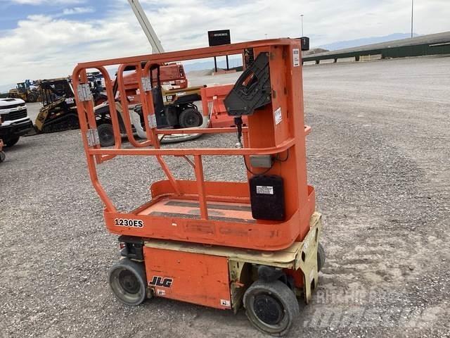 JLG 1230ES Vertikālie pacēlāji