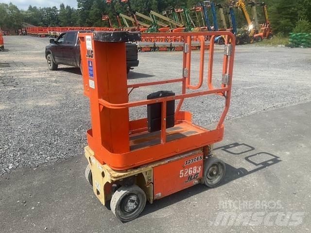 JLG 1230ES Vertikālie pacēlāji