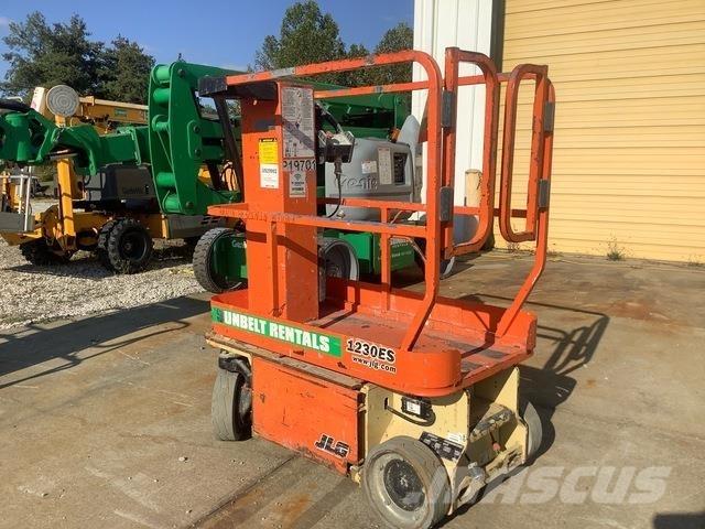 JLG 1230ES Vertikālie pacēlāji