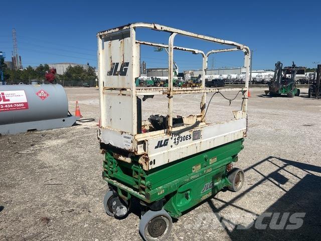 JLG 1930ES Šķerveida pacēlāji