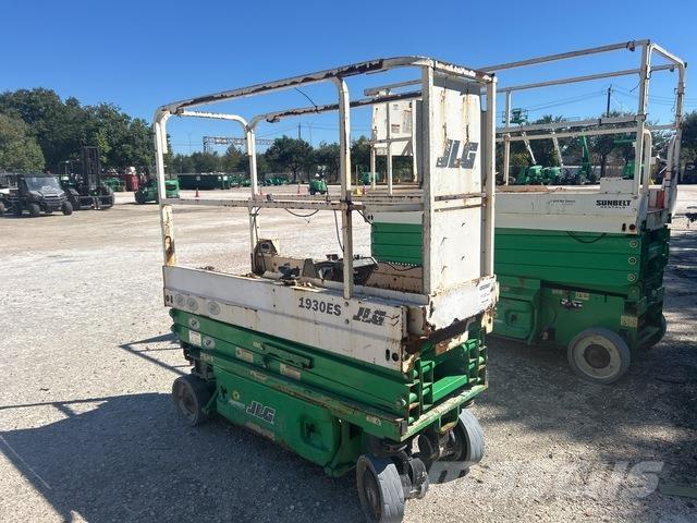 JLG 1930ES Šķerveida pacēlāji