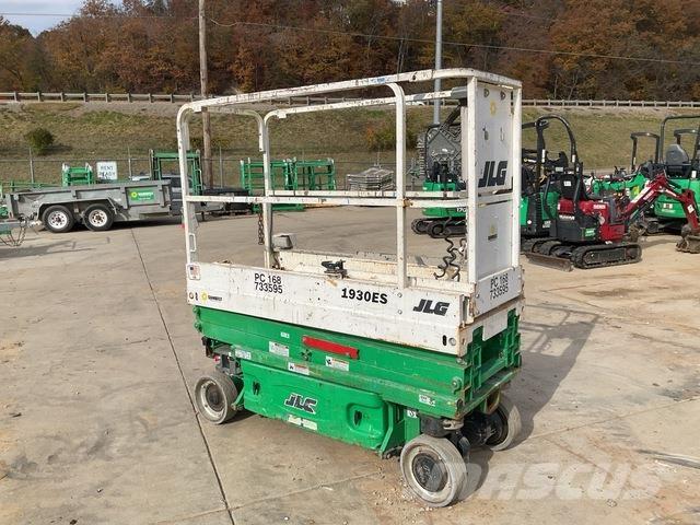 JLG 1930ES Šķerveida pacēlāji