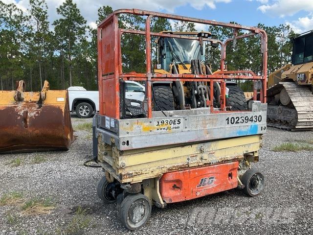 JLG 1930ES Šķerveida pacēlāji