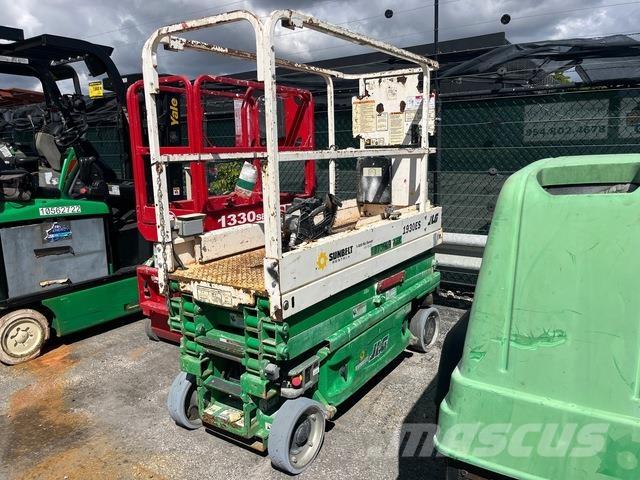 JLG 1930ES Šķerveida pacēlāji