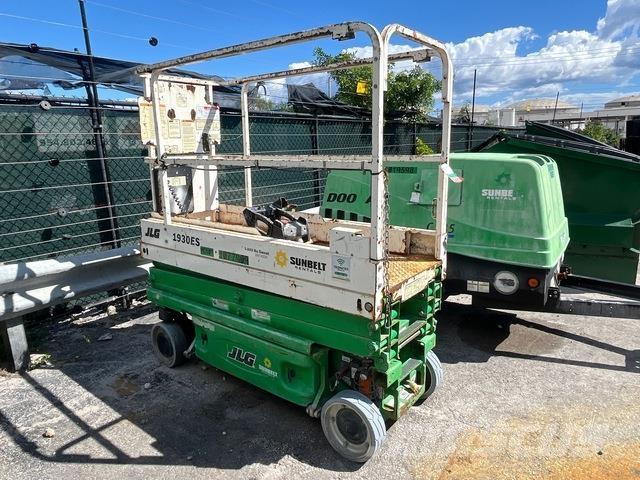 JLG 1930ES Šķerveida pacēlāji