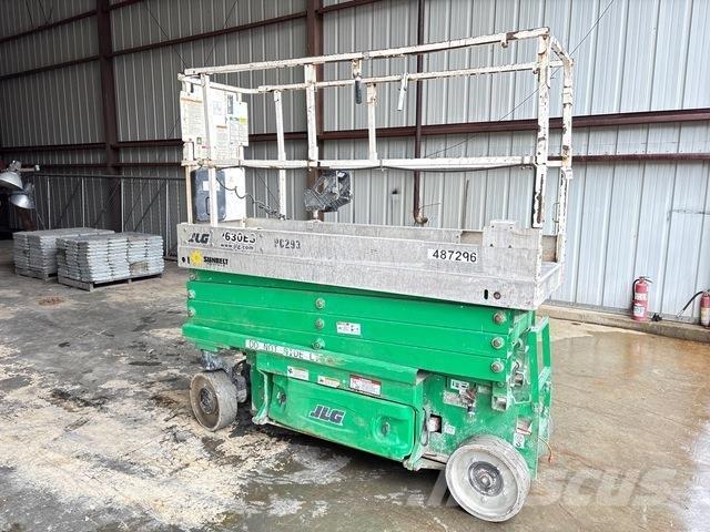 JLG 2630ES Šķerveida pacēlāji