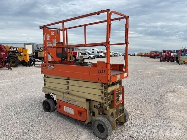 JLG 2632ES Šķerveida pacēlāji