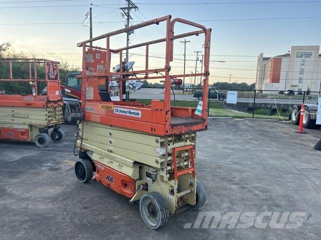 JLG 2632ES Šķerveida pacēlāji