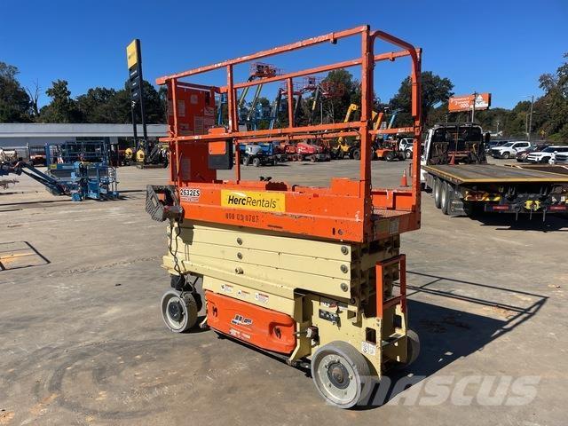 JLG 2632ES Šķerveida pacēlāji