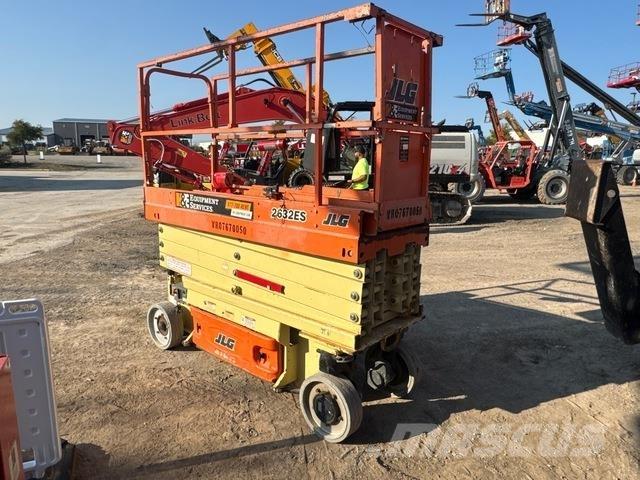 JLG 2632ES Šķerveida pacēlāji