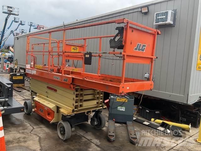 JLG 2646ES Šķerveida pacēlāji