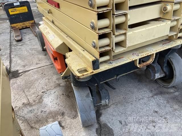 JLG 2646ES Šķerveida pacēlāji