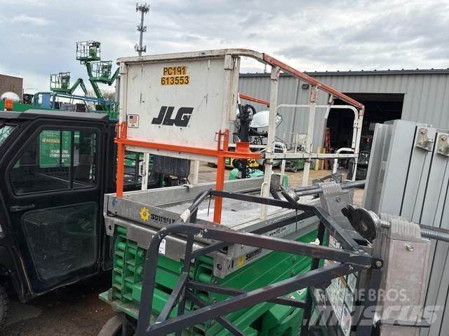 JLG 3246ES Šķerveida pacēlāji