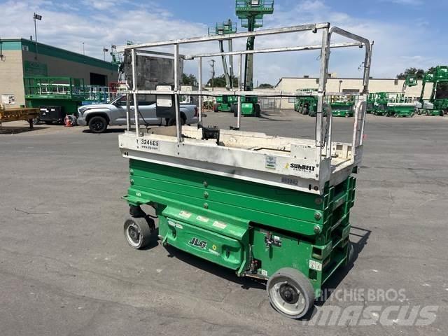 JLG 3246ES Šķerveida pacēlāji