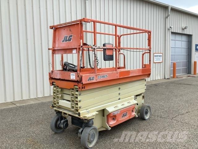 JLG 3246ES Šķerveida pacēlāji