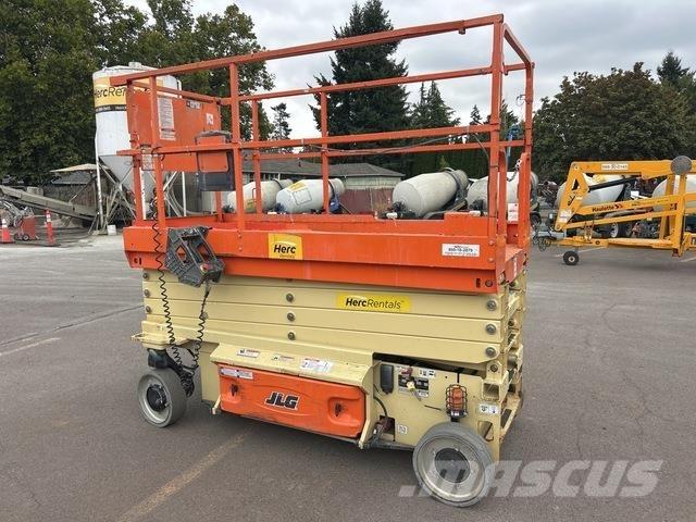 JLG 3246ES Šķerveida pacēlāji