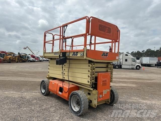 JLG 4069LE Šķerveida pacēlāji