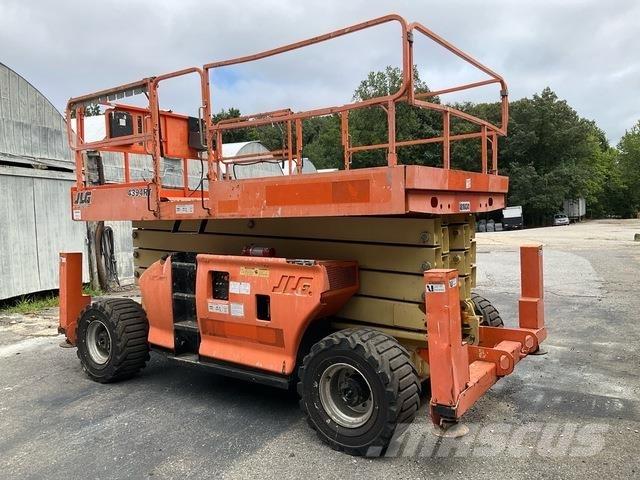 JLG 4394 RT Šķerveida pacēlāji
