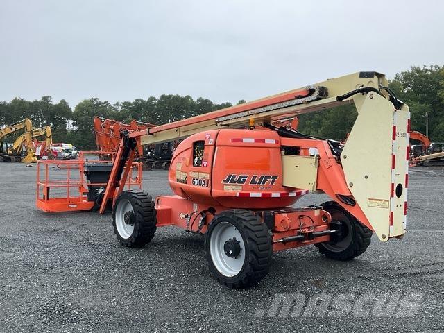 JLG 600AJ Strēles pacēlāji
