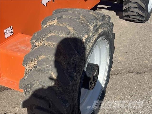 JLG 660SJ Teleskopiskie pacēlāji