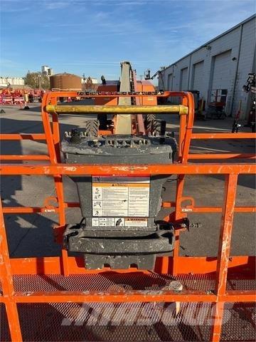 JLG 800S Teleskopiskie pacēlāji