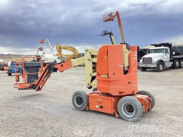 JLG E300AJP Strēles pacēlāji
