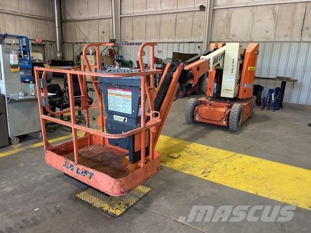 JLG E300AJP Strēles pacēlāji