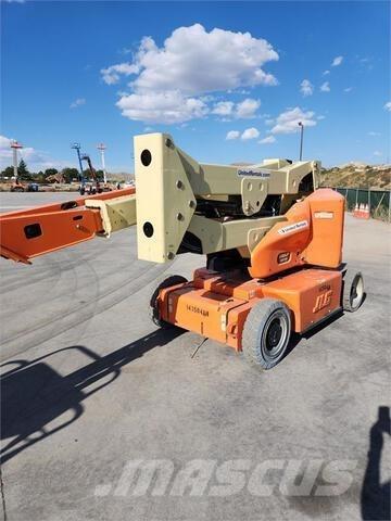 JLG E400AJP Strēles pacēlāji