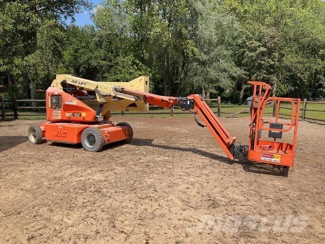 JLG E400AJPN Strēles pacēlāji