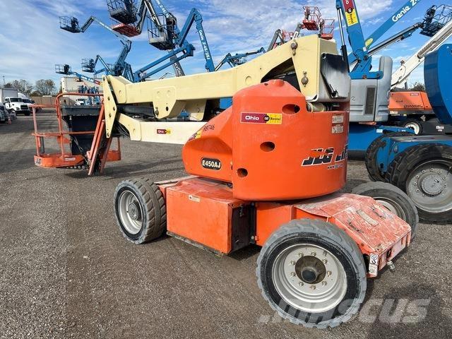 JLG E450AJ Strēles pacēlāji