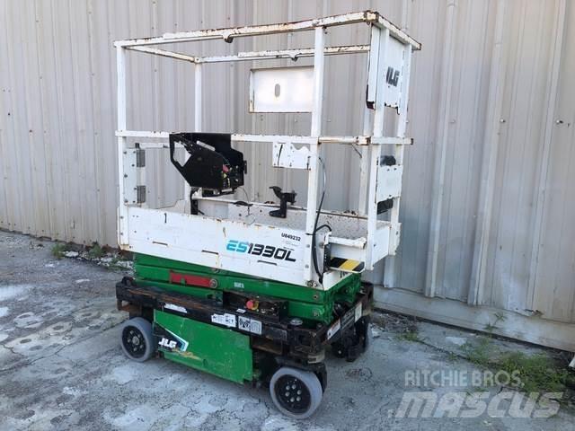 JLG ES1330L Šķerveida pacēlāji