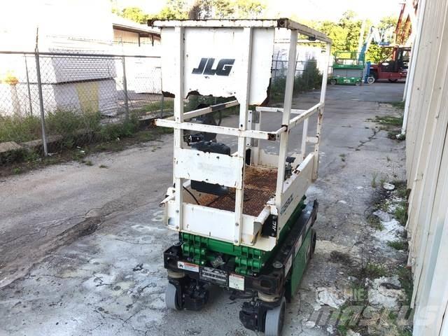 JLG ES1330L Šķerveida pacēlāji
