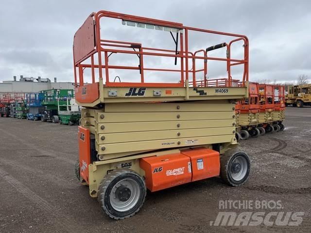 JLG M4069 Šķerveida pacēlāji